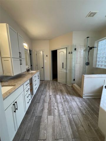 1759 Lakeside Enclave Drive, Houston, TX 77077