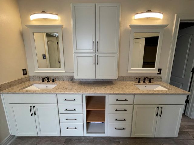 1759 Lakeside Enclave Drive, Houston, TX 77077