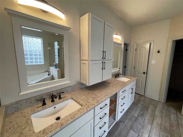 1759 Lakeside Enclave Drive, Houston, TX 77077