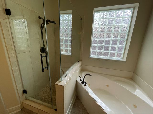 1759 Lakeside Enclave Drive, Houston, TX 77077