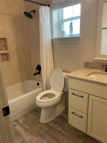 1759 Lakeside Enclave Drive, Houston, TX 77077