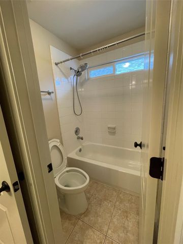 1759 Lakeside Enclave Drive, Houston, TX 77077