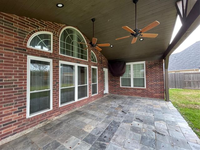 1759 Lakeside Enclave Drive, Houston, TX 77077