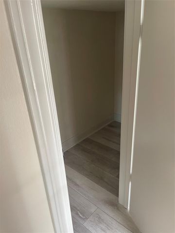 1759 Lakeside Enclave Drive, Houston, TX 77077