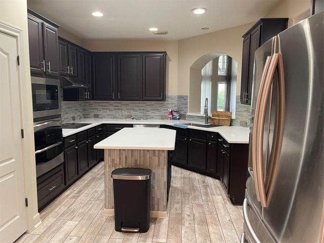 1759 Lakeside Enclave Drive, Houston, TX 77077