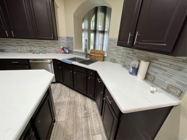 1759 Lakeside Enclave Drive, Houston, TX 77077