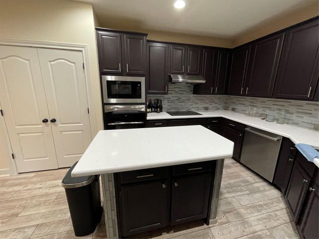 1759 Lakeside Enclave Drive, Houston, TX 77077