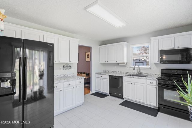 23 Grand Teton Avenue, Howell, NJ 07731