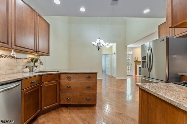 76 Samson Dr, Raritan Twp., NJ 08822