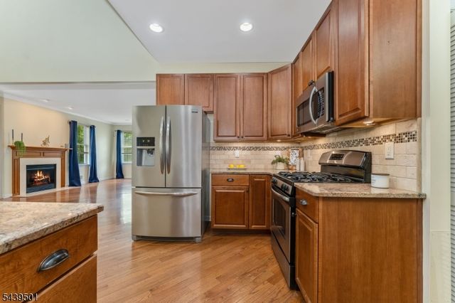 76 Samson Dr, Raritan Twp., NJ 08822