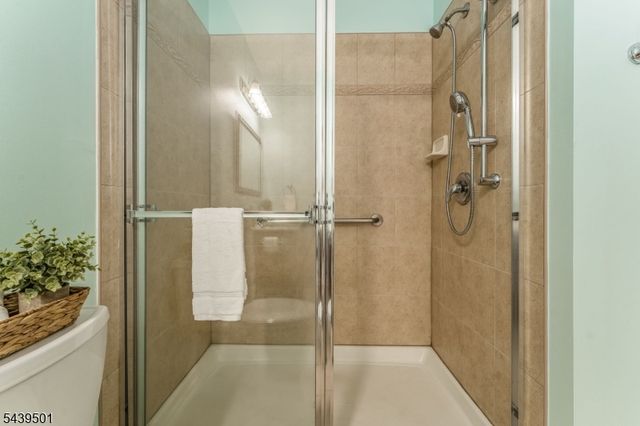 76 Samson Dr, Raritan Twp., NJ 08822