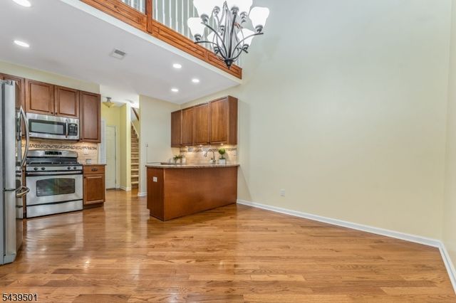 76 Samson Dr, Raritan Twp., NJ 08822