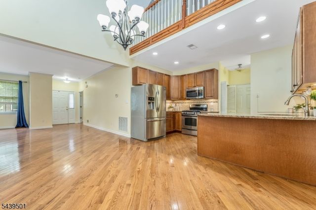 76 Samson Dr, Raritan Twp., NJ 08822