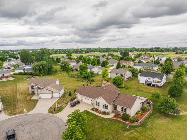 969 32nd Street S, Moorhead, MN 56560