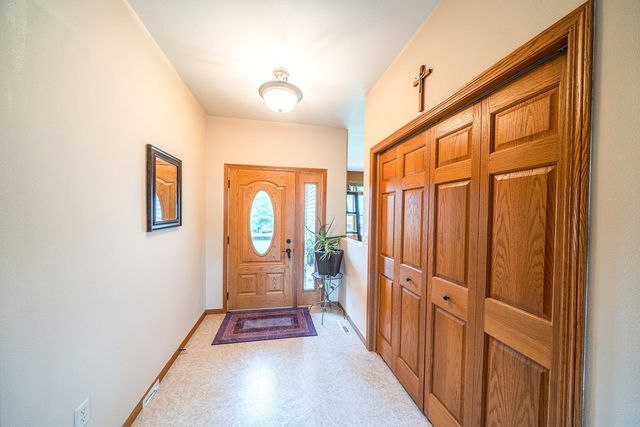 969 32nd Street S, Moorhead, MN 56560