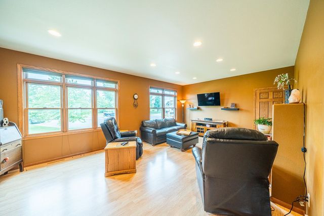969 32nd Street S, Moorhead, MN 56560