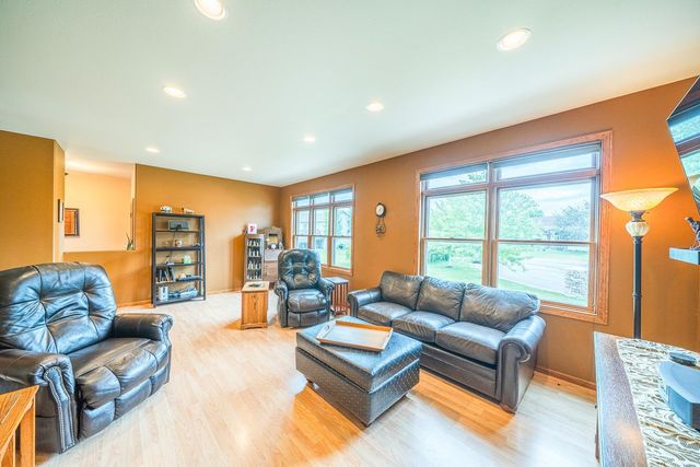 969 32nd Street S, Moorhead, MN 56560