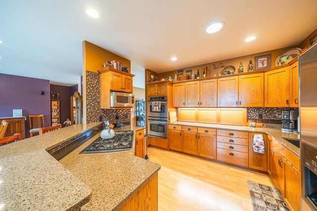 969 32nd Street S, Moorhead, MN 56560