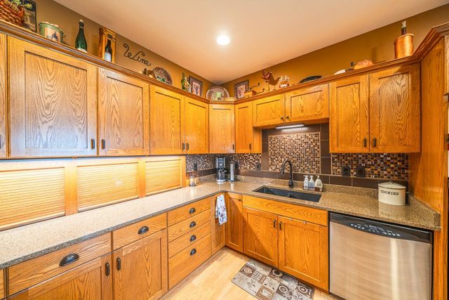 969 32nd Street S, Moorhead, MN 56560