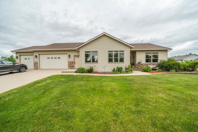 969 32nd Street S, Moorhead, MN 56560