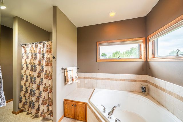 969 32nd Street S, Moorhead, MN 56560