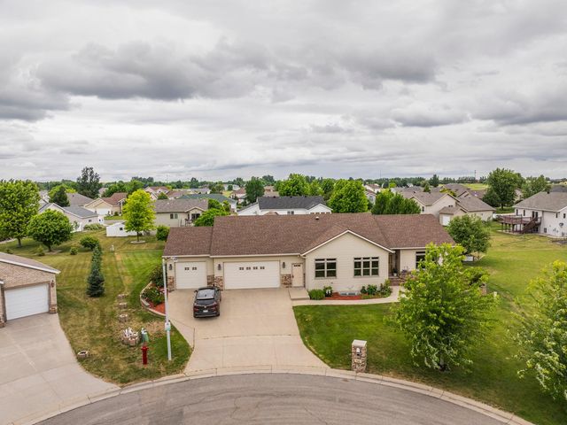 969 32nd Street S, Moorhead, MN 56560