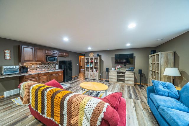 969 32nd Street S, Moorhead, MN 56560