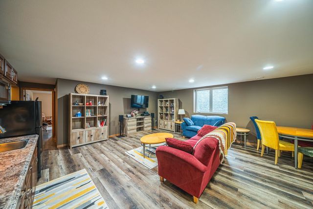 969 32nd Street S, Moorhead, MN 56560