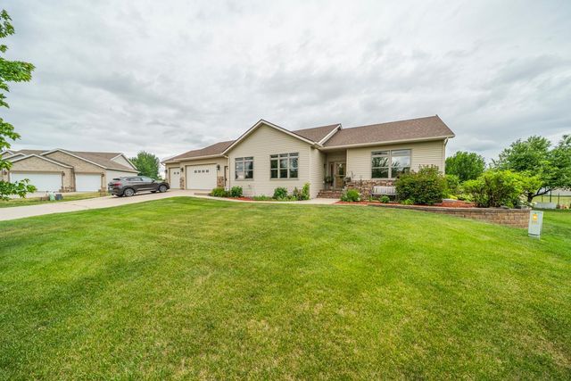 969 32nd Street S, Moorhead, MN 56560