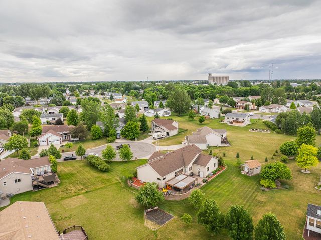 969 32nd Street S, Moorhead, MN 56560