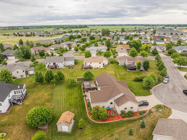969 32nd Street S, Moorhead, MN 56560