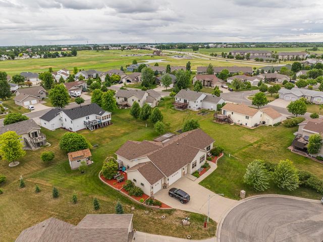 969 32nd Street S, Moorhead, MN 56560