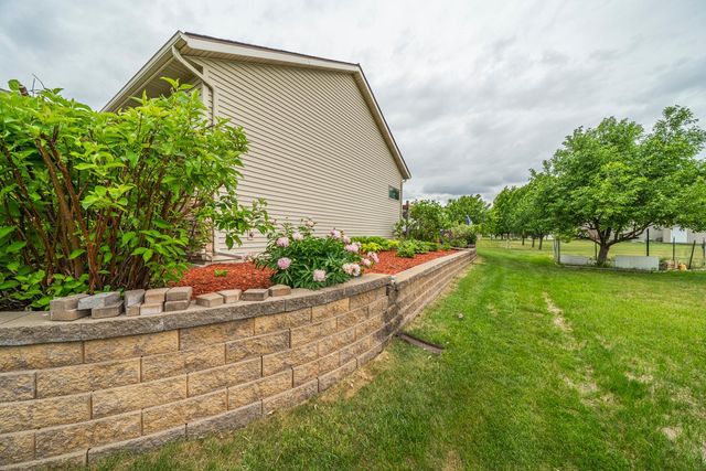 969 32nd Street S, Moorhead, MN 56560