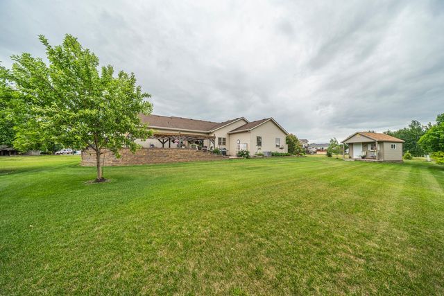 969 32nd Street S, Moorhead, MN 56560