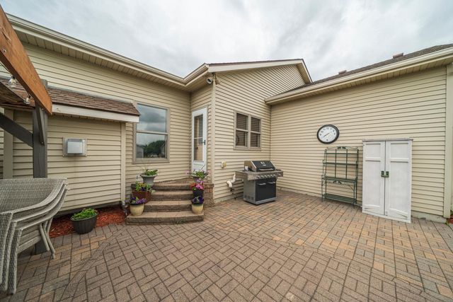 969 32nd Street S, Moorhead, MN 56560
