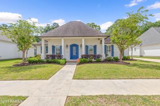 122 Long Oak Lane, Youngsville, LA 70592