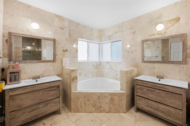 11243 NW 58th Ter 1, Doral, FL 33178