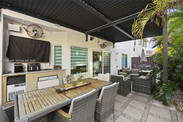 11243 NW 58th Ter 1, Doral, FL 33178