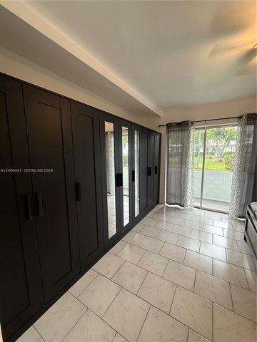 15610 NE 6th Ave 10D, Miami, FL 33162