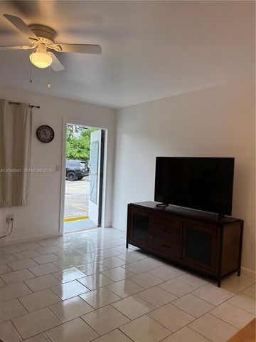 15610 NE 6th Ave 10D, Miami, FL 33162