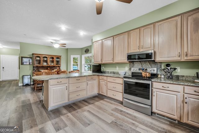 185 Red Maple Drive, Hampton, GA 30228
