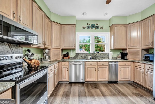 185 Red Maple Drive, Hampton, GA 30228