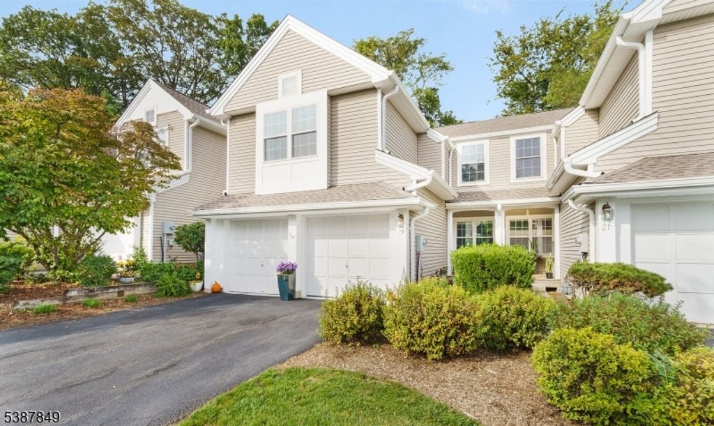 19 Ridgewood Dr, Randolph Twp., NJ 07869
