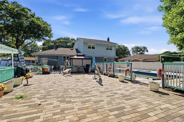70 Avenue A, Holbrook, NY 11741