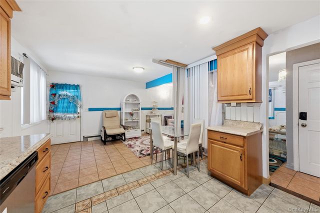 70 Avenue A, Holbrook, NY 11741