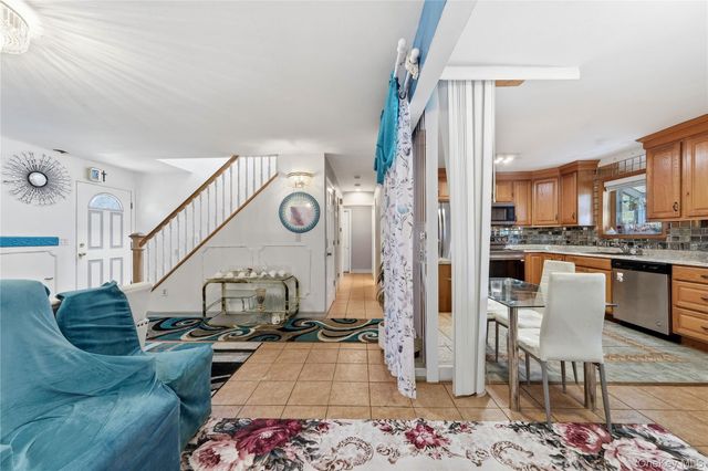 70 Avenue A, Holbrook, NY 11741