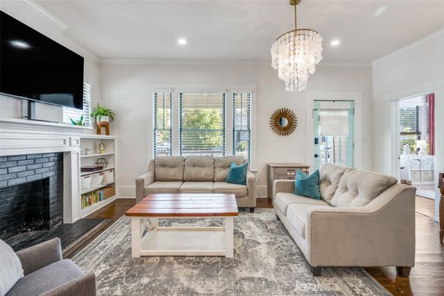 1800 S Adams Street, Fort Worth, TX 76110