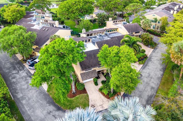 5664 Santiago Circle, Boca Raton, FL 33433