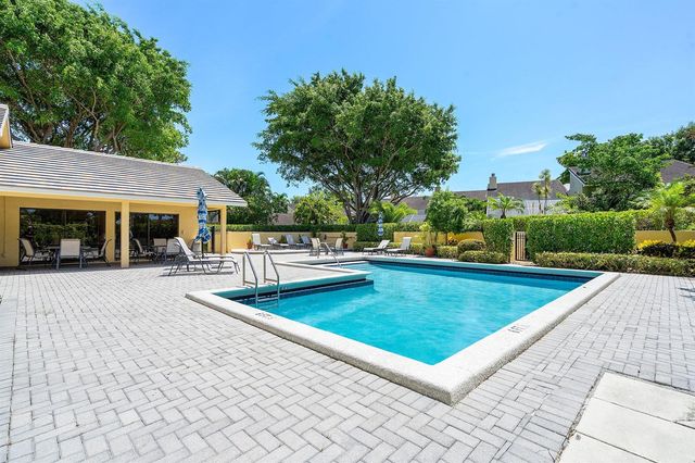 5664 Santiago Circle, Boca Raton, FL 33433