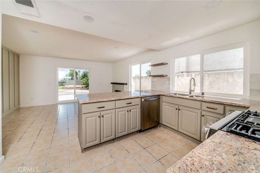 Image 18 of property listing at 6239 Woodpine Avenue, San Bernardino, CA 92407